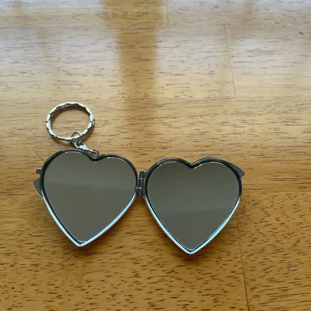 Key ring with a mirow